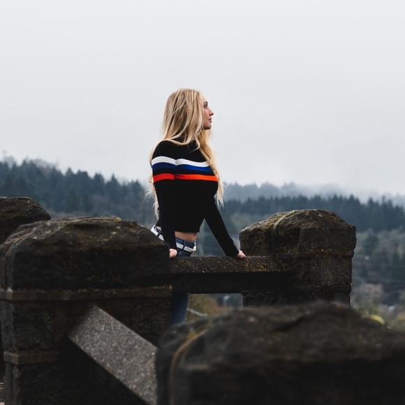 Black stripped sweater - Picture 2 of 3